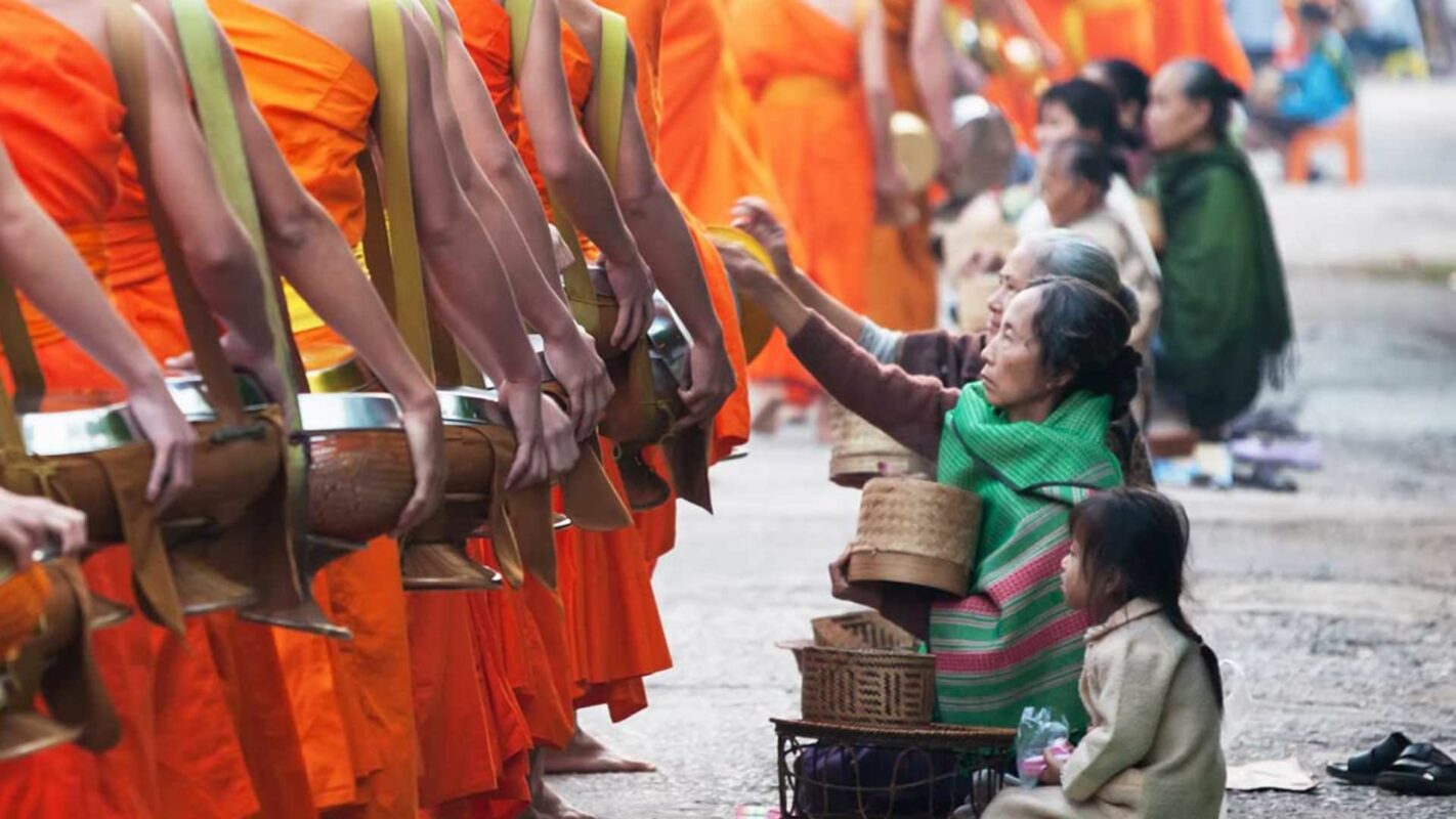 Alms-Giving-and-Morning-Market