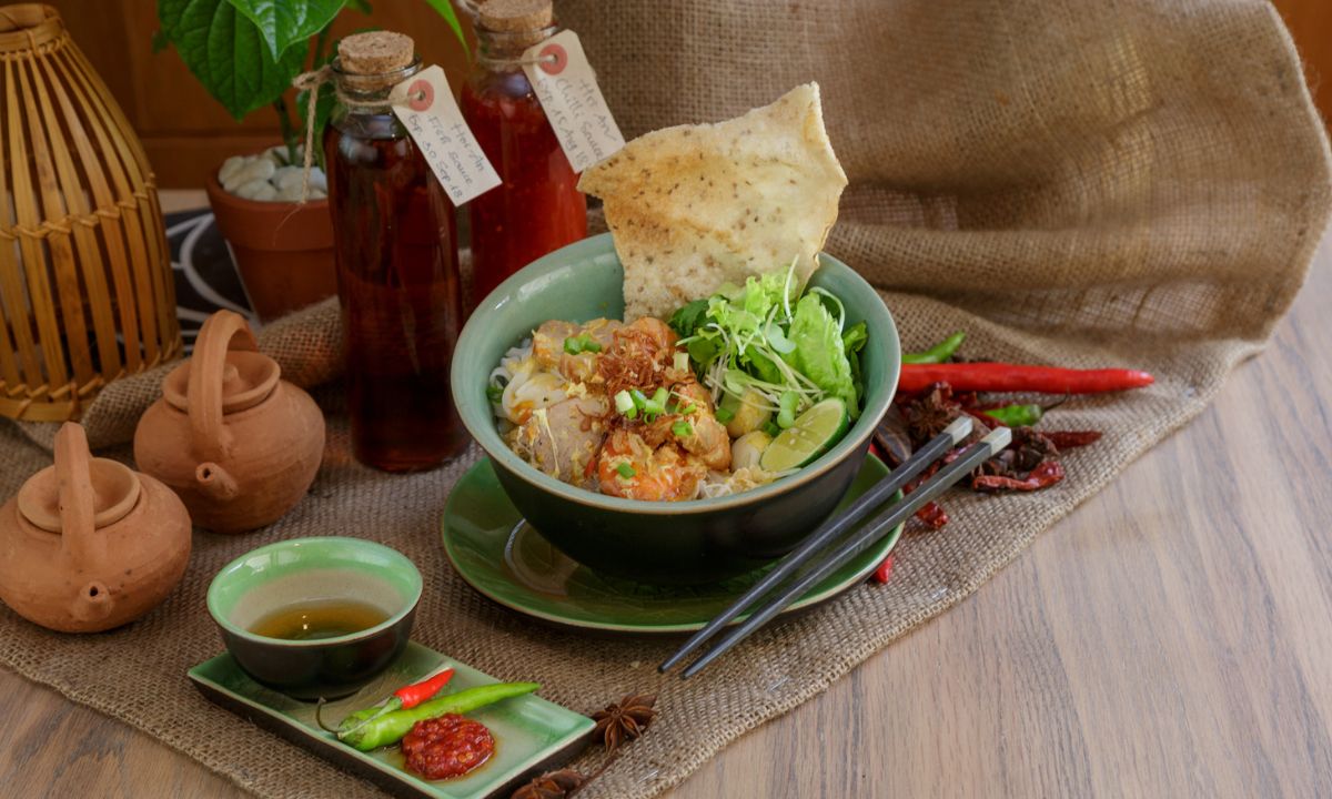 top things to do in hoi an vietnam mi quang