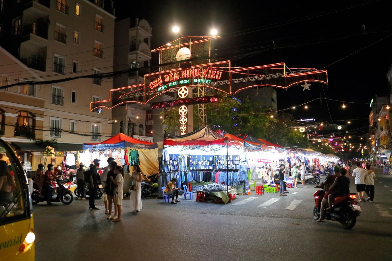 Ninh Kieu Night Market