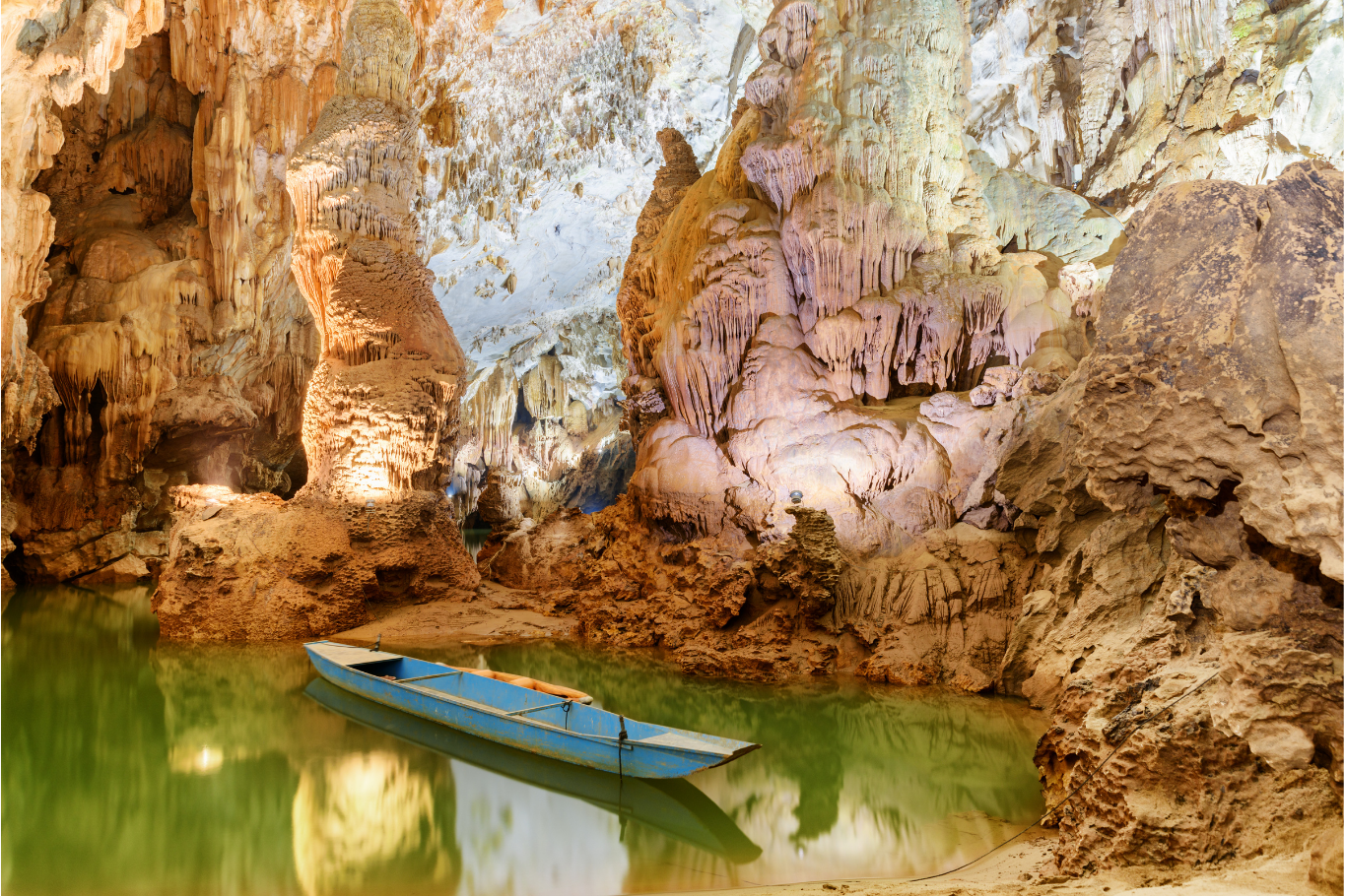 Rock formations in Phong Nha Ke Bang National Park 