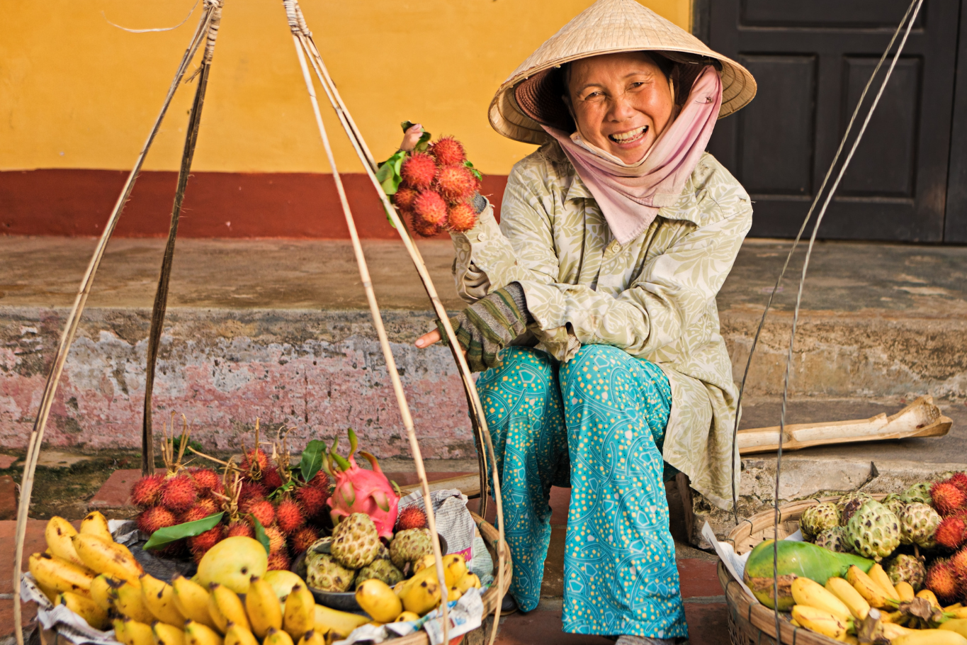 A street fruit vendor in Hoi An Ancient Town