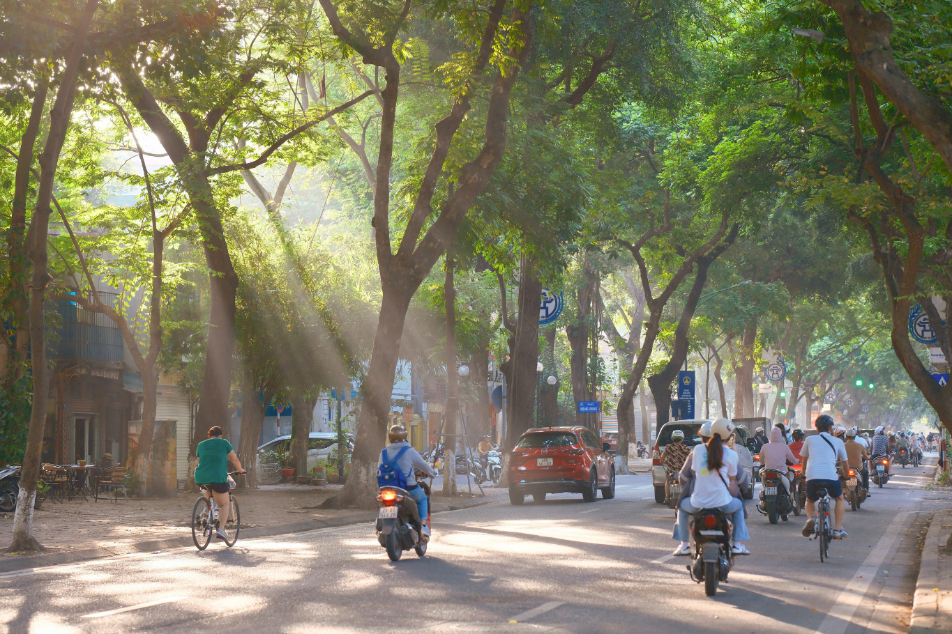 Gentle Walking Experiences through Hanoi streets