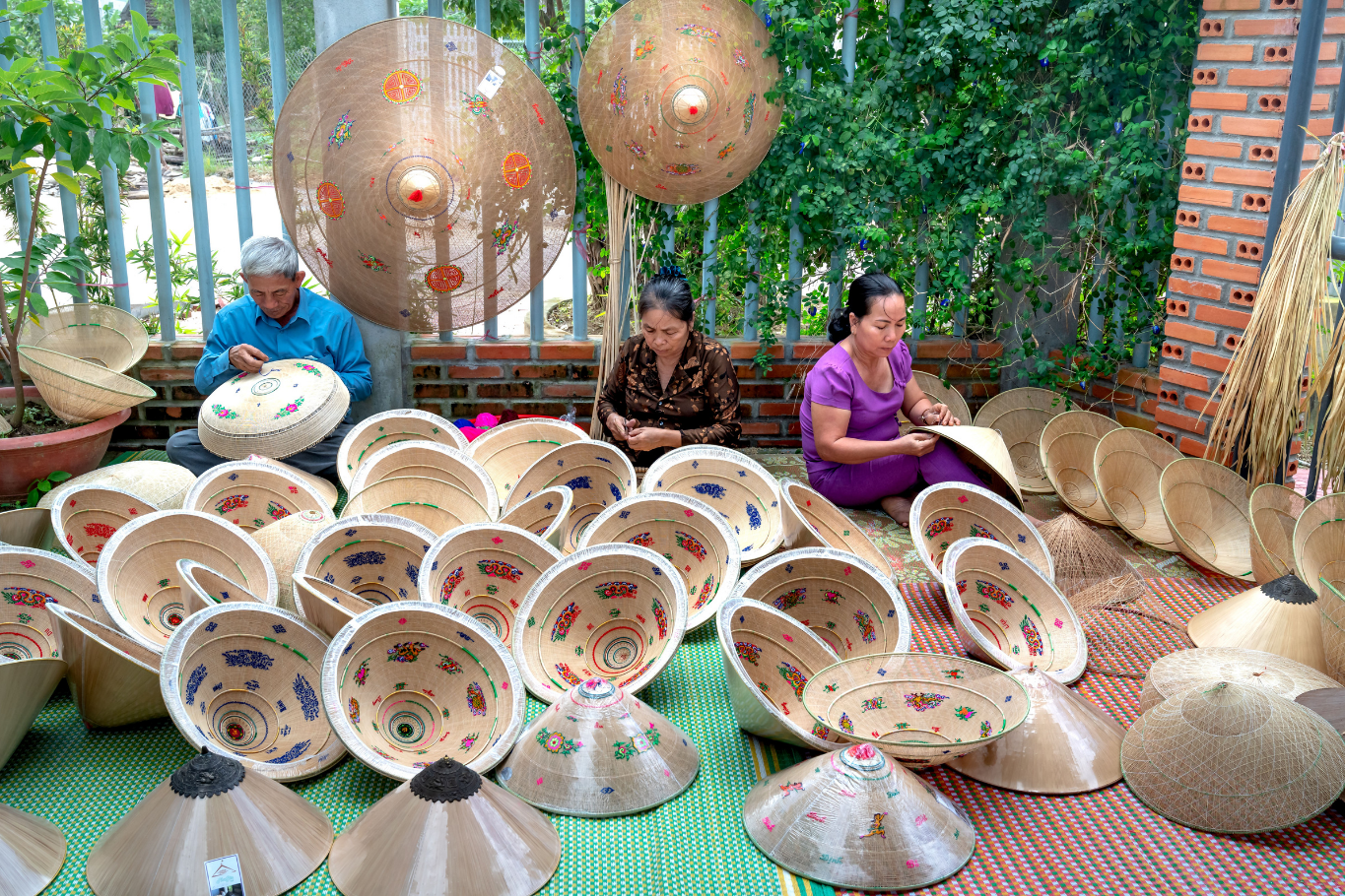 Artisans handweave iconic Vietnamese Nón Lá conical hats